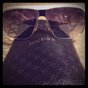 GUESS SUNGLASSES
